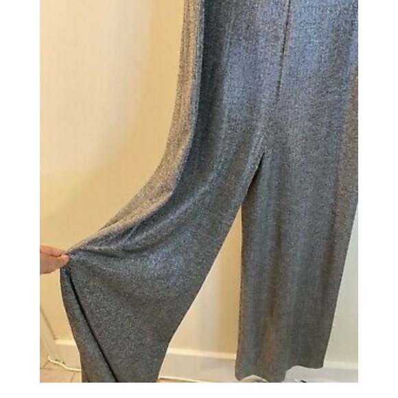 Cute stretchy jumpsuit ! With slit at the pant leg - Picture 4 of 4
